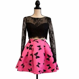 Sherri Hill • Black Lace Beaded Crop Top & Pink Bow Skater Skirt Set, Size 2